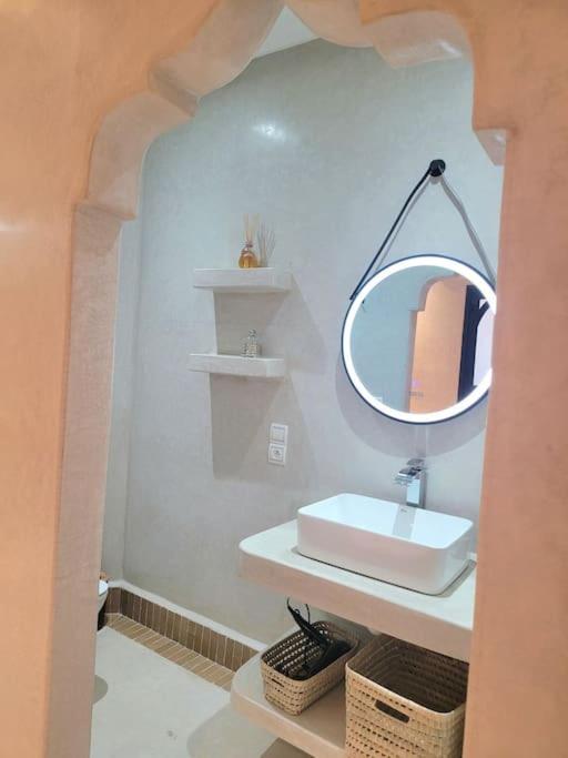 Riad Isahiac Avec Piscine En Exclusivite Marrakesh Eksteriør bilde