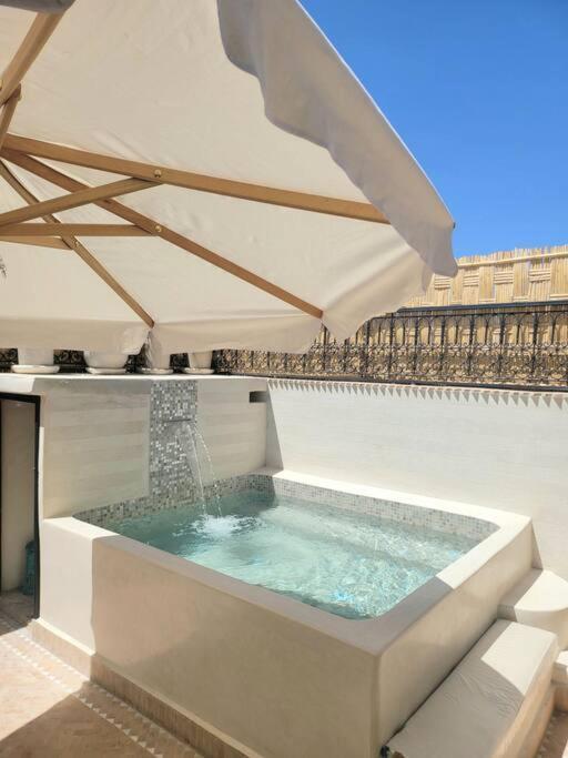 Riad Isahiac Avec Piscine En Exclusivite Marrakesh Eksteriør bilde