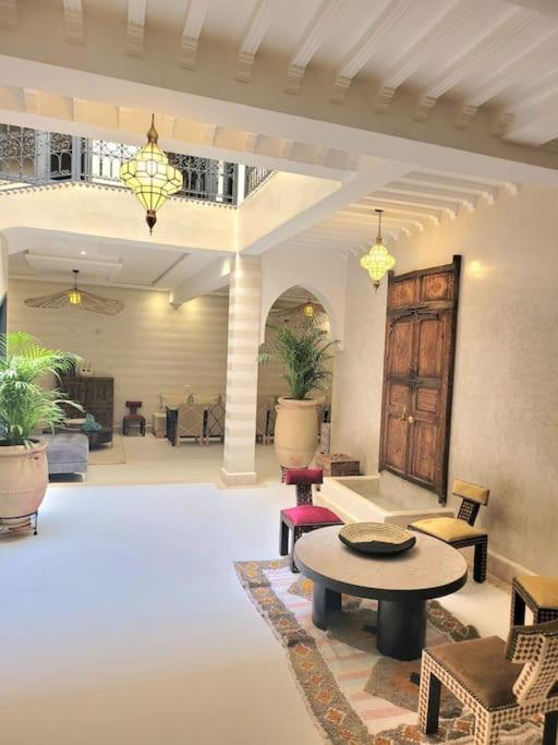 Riad Isahiac Avec Piscine En Exclusivite Marrakesh Eksteriør bilde